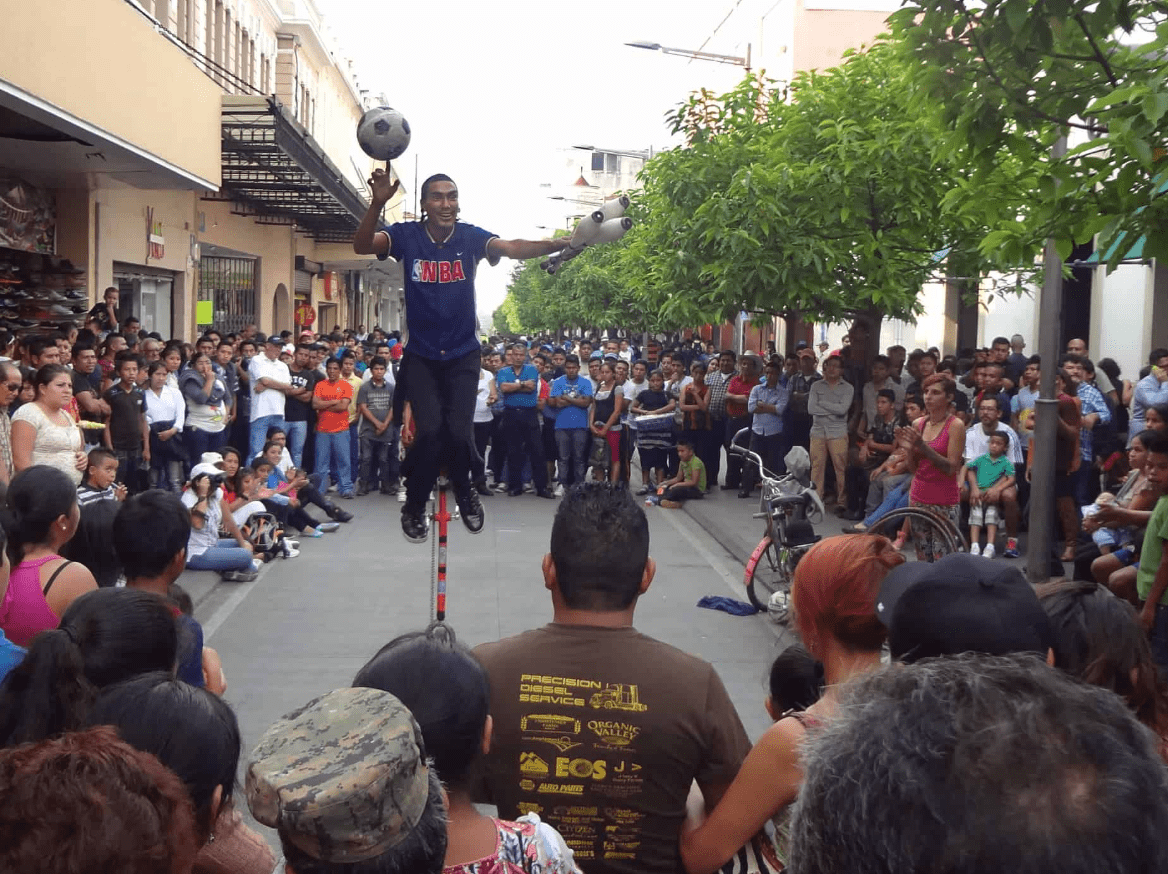 A street performer draws crowds in Zone 1 Guatemala City. This area is included in any day tour.