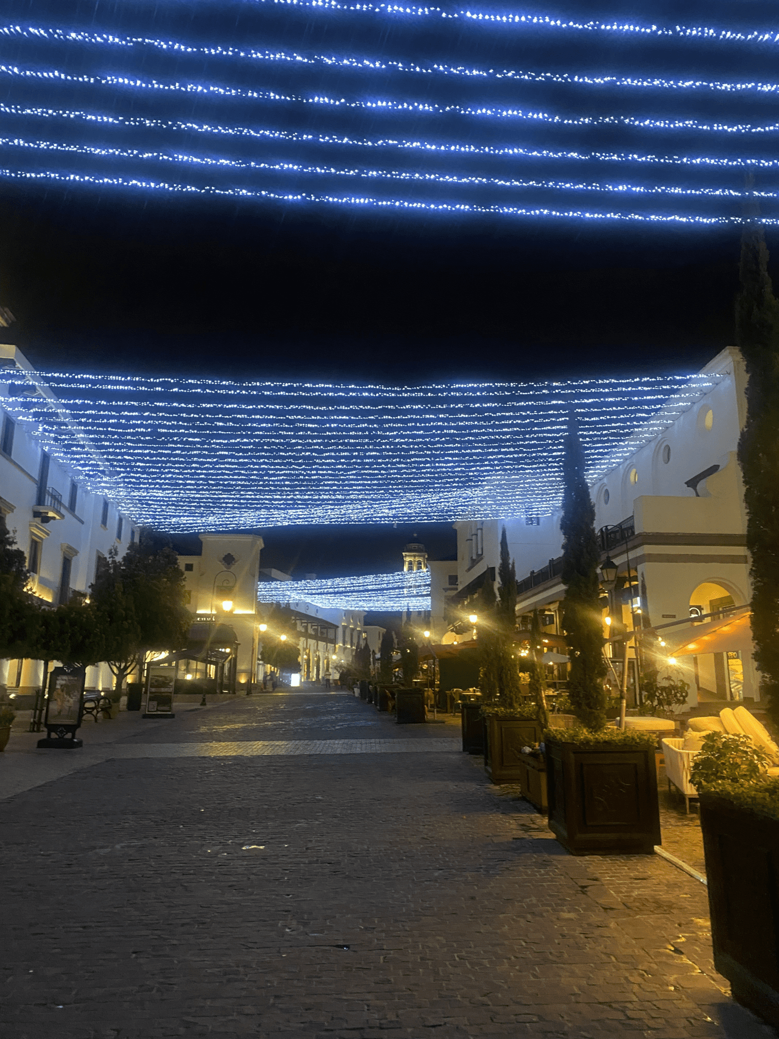 Designed community with broad cobbled streets. It is a great addition to any full day tour.